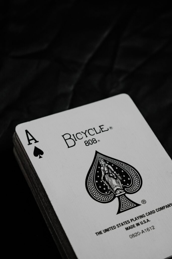 Baccarat Oyunu Kuralları ve Profesyonel Taktikleri